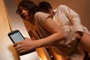 Vợ yêu đi họp lớp rồi trả bài với nyc mặc cho ông chồng ở nhà chờ
